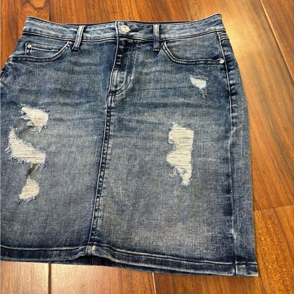 Guess denim ripped skirt - Picture 3 of 6